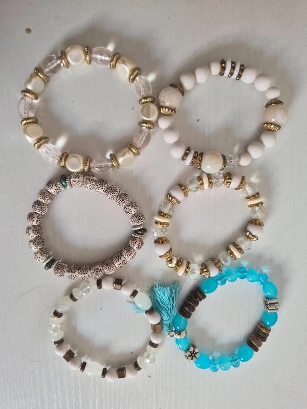 Lote de bisutería vintage: pulseras, pendientes, pinza para el pelo – photo 5